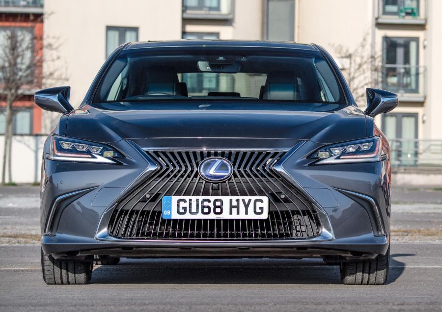  Lexus ES300h 2019 года  (UK) (фото 14 из 30)